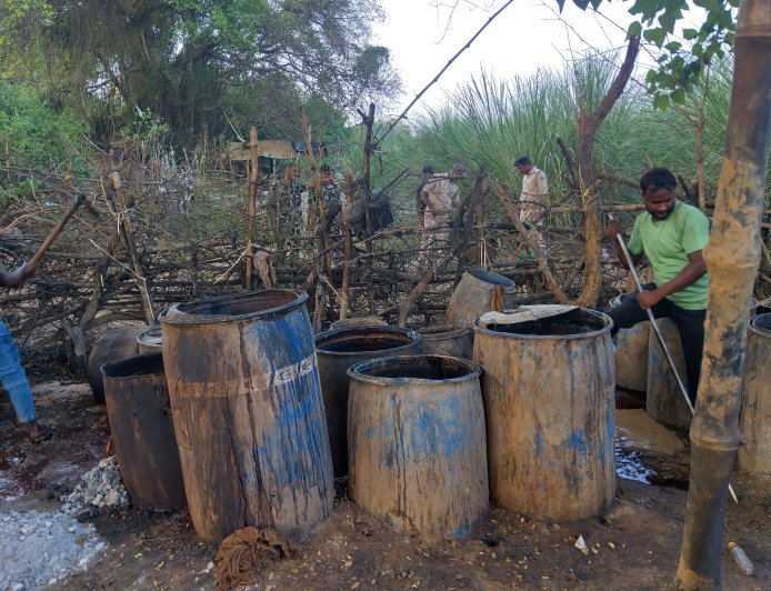 तरेगना टोंक पर अवैध महुआ शराब के खिलाफ बड़ी कार्रवाई, 15 भट्ठियां ध्वस्त!